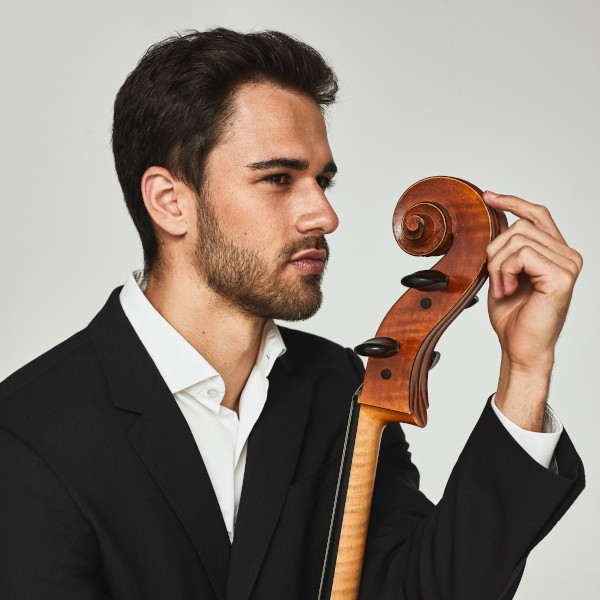 Alejandro Viana – violoncello